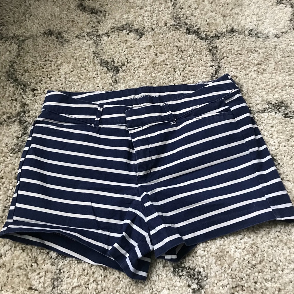 ⭐️Super cute navy and white shorts ⭐️